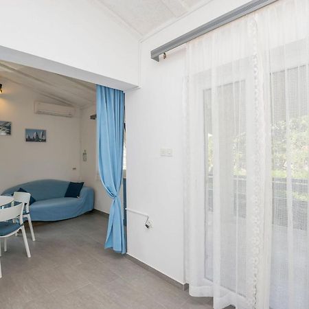 Apartments Mira Привлака Екстериор снимка