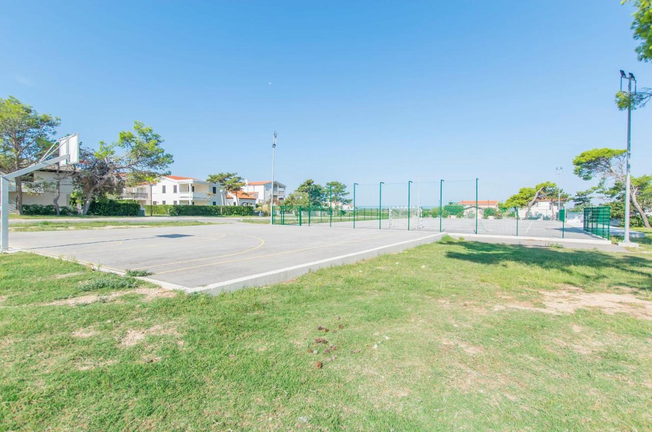 Apartments Mira Привлака Екстериор снимка