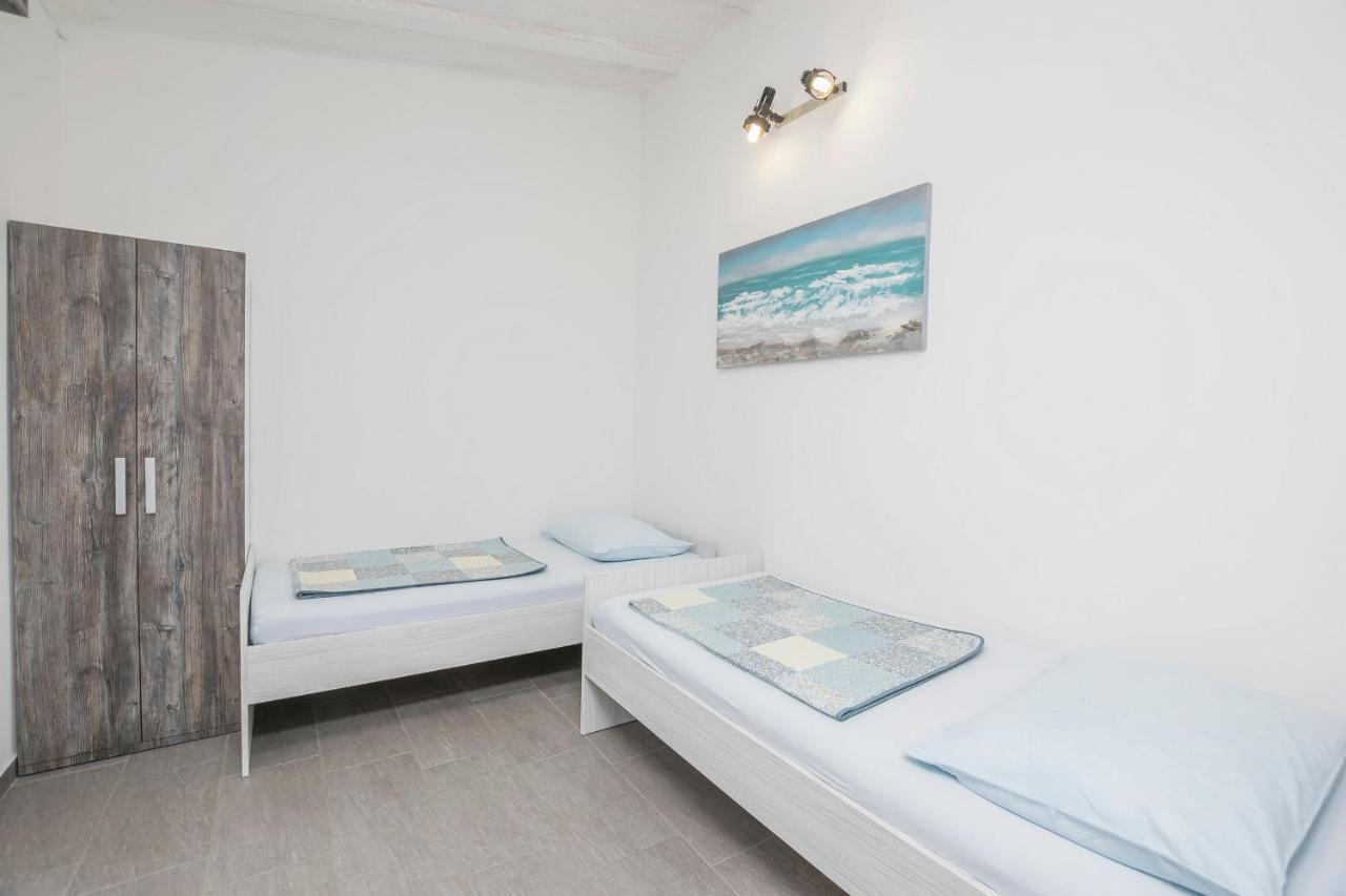 Apartments Mira Привлака Екстериор снимка
