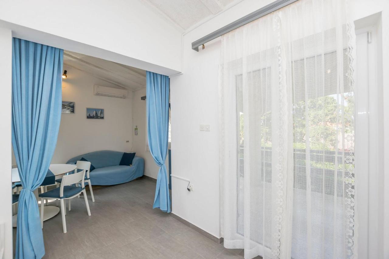 Apartments Mira Привлака Екстериор снимка
