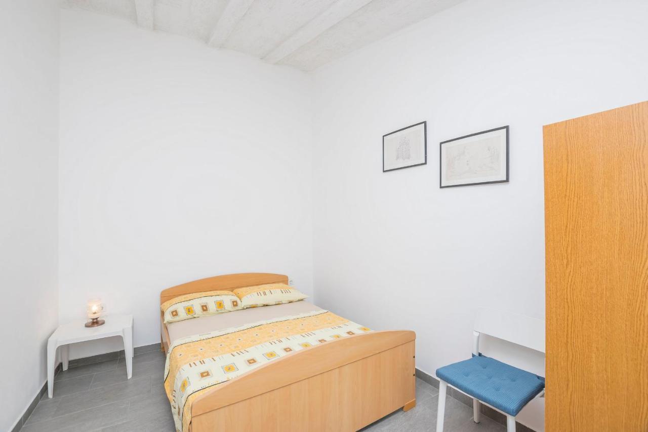 Apartments Mira Привлака Екстериор снимка