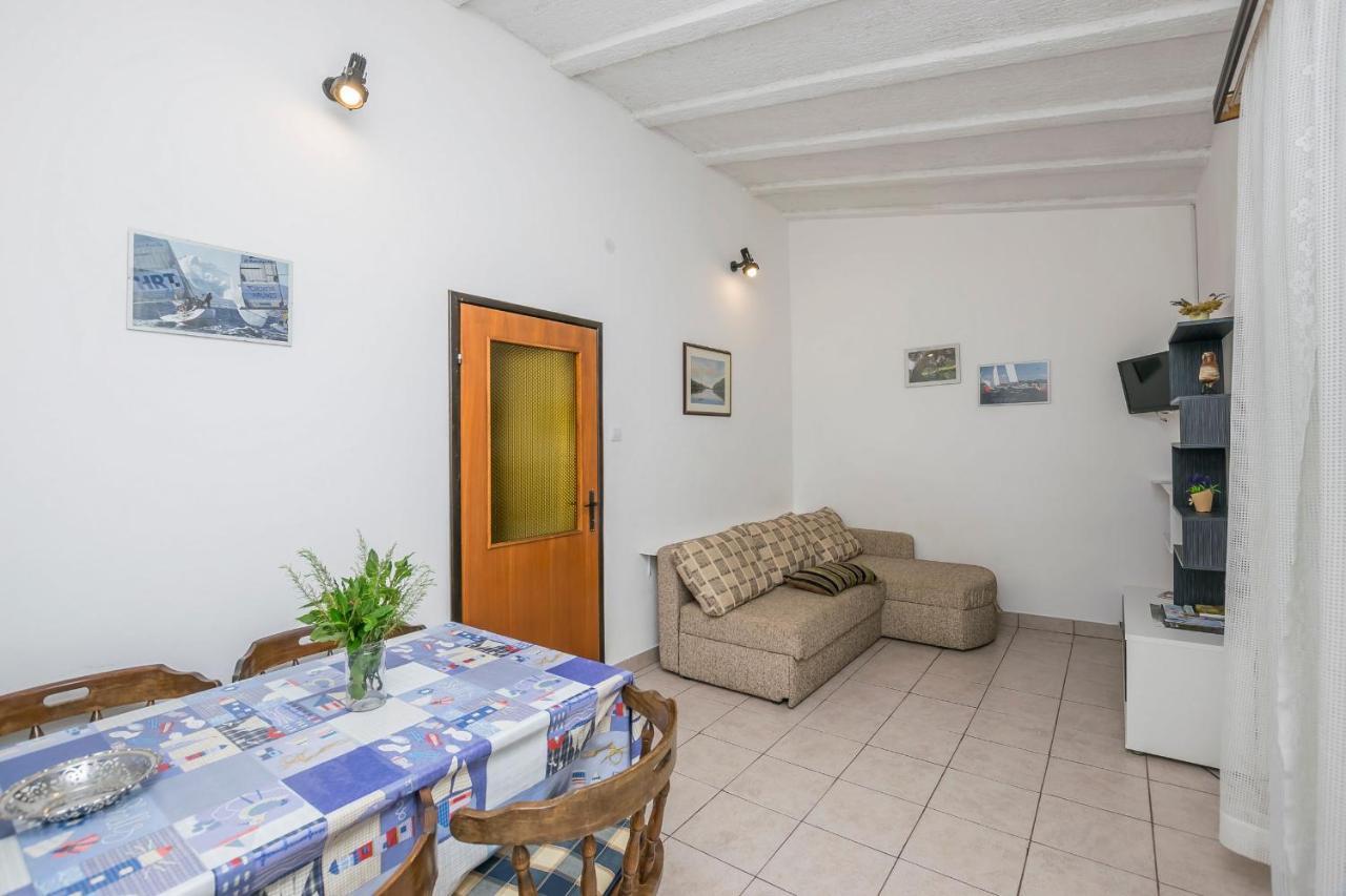 Apartments Mira Привлака Екстериор снимка