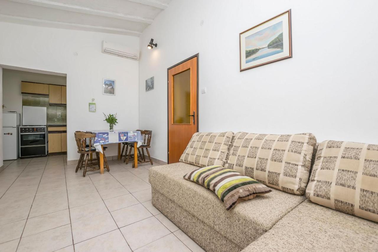 Apartments Mira Привлака Екстериор снимка