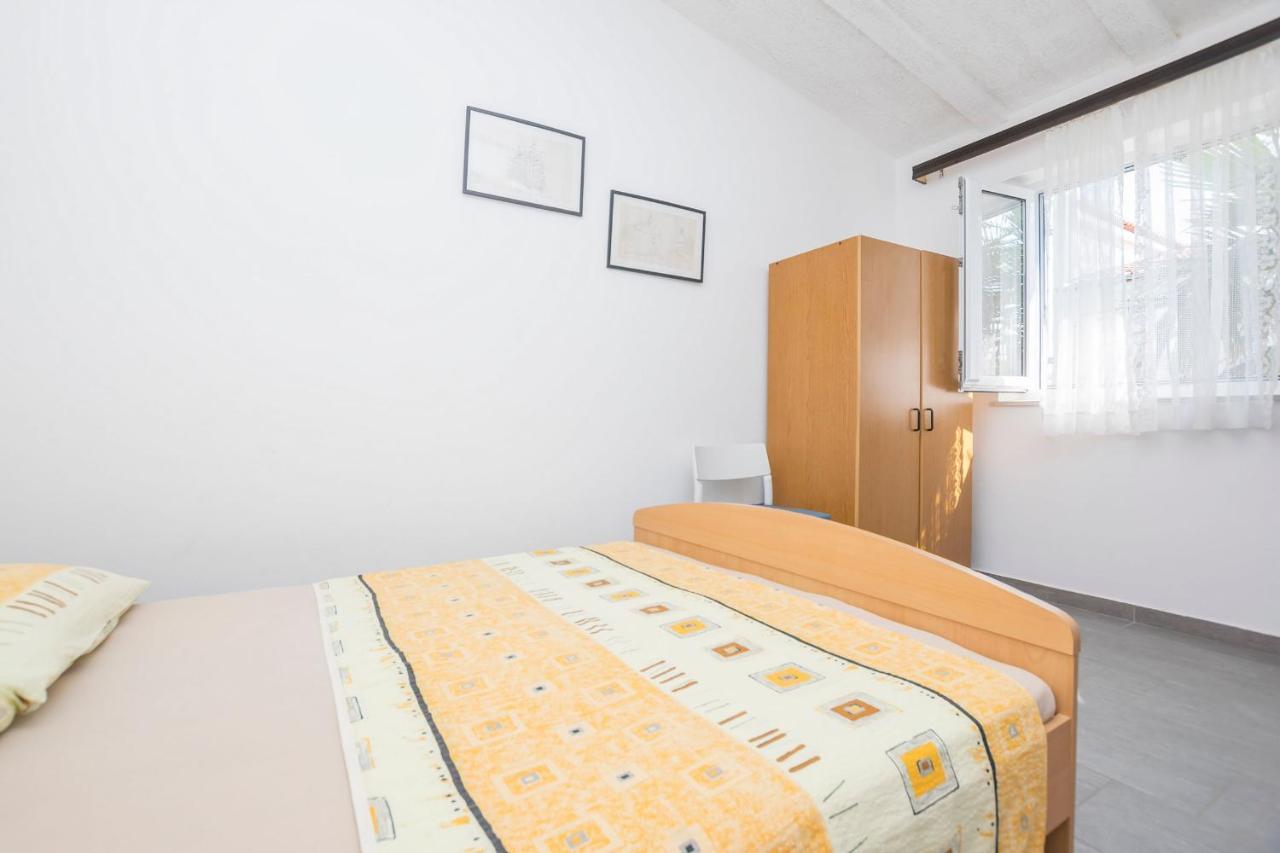 Apartments Mira Привлака Екстериор снимка
