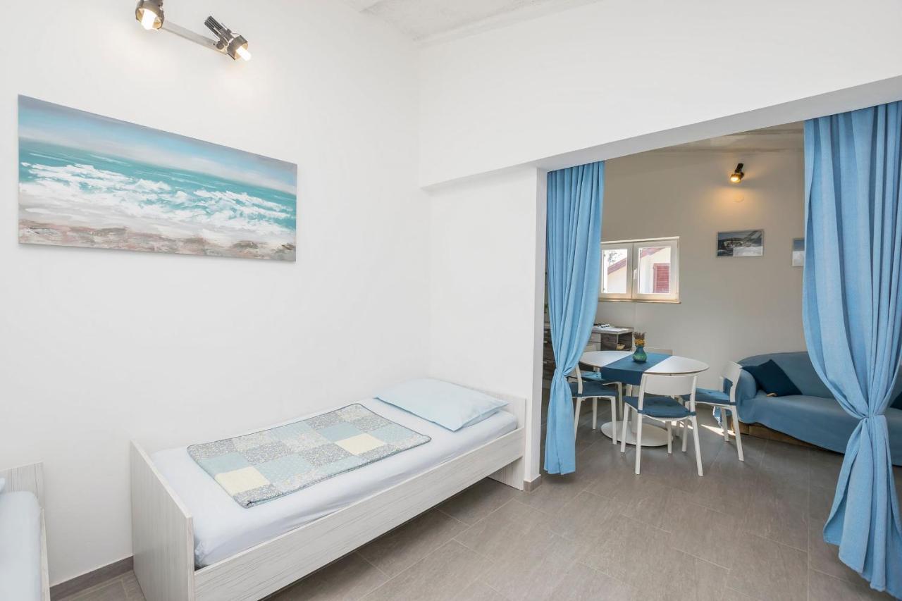 Apartments Mira Привлака Екстериор снимка
